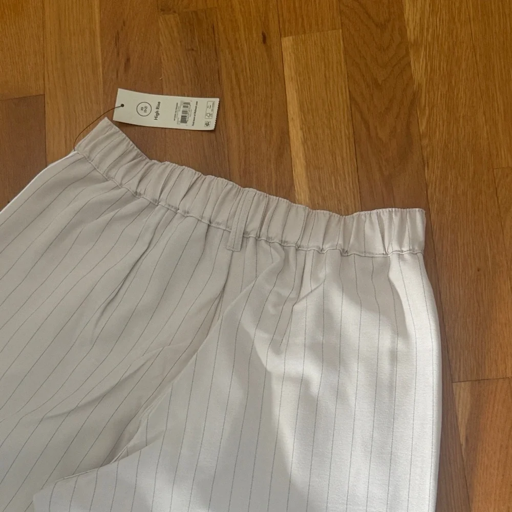 White Pinstripe Wide-Leg Pants - Picture 6 of 7